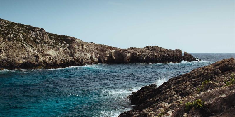 财务规划新维度：如何运用卫星图像与社交媒体情绪优化金融投资与资产配置